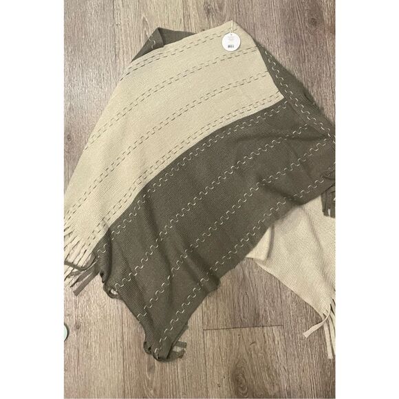 Demdaco Poncho One Size Cream and Gray New - Picture 4 of 5